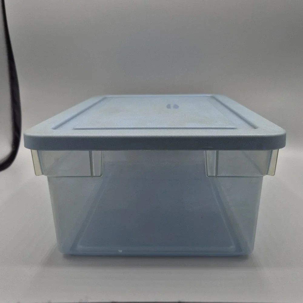 Vintage Rubbermaid 1.54 Gallon Storage Box Blue 701H‎
